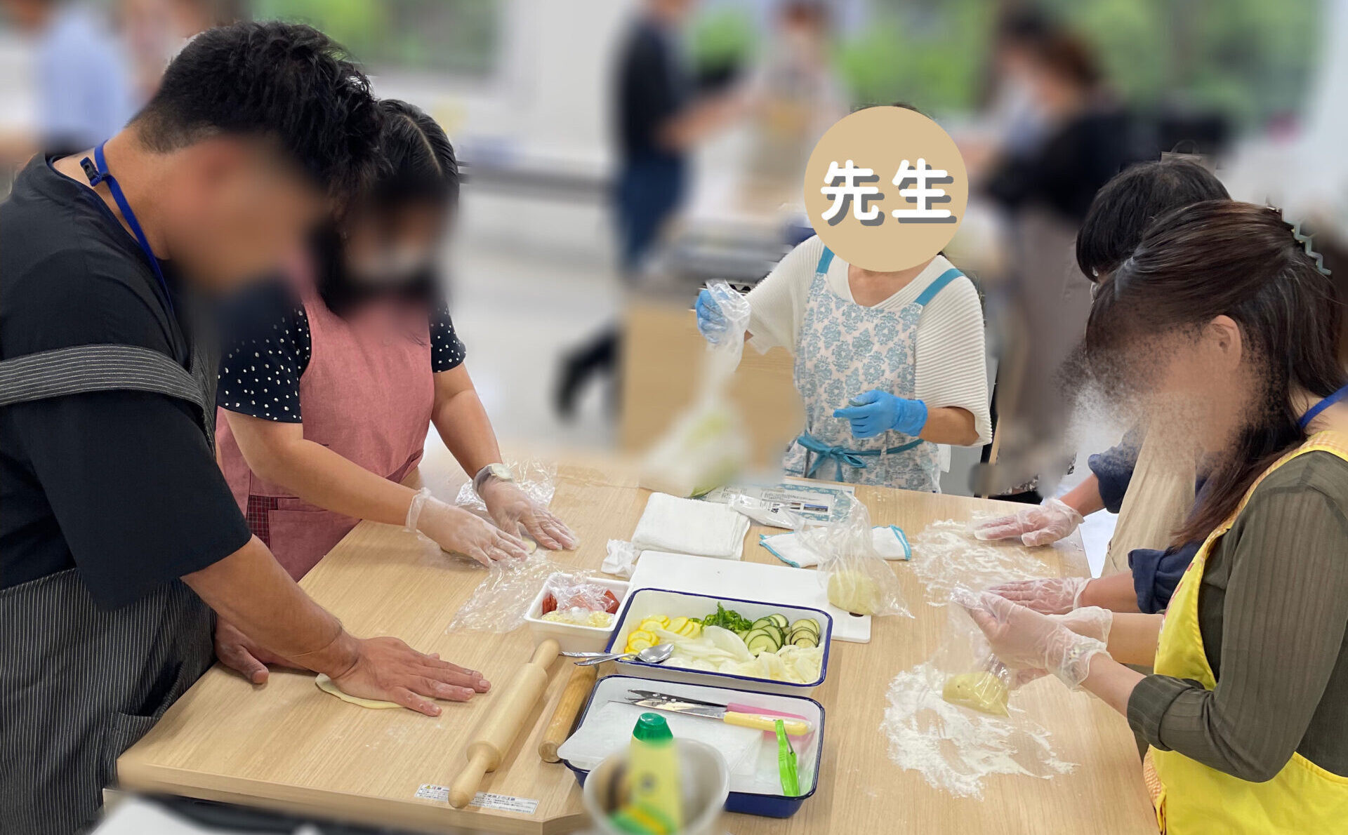 先生に教えてもらっている様子